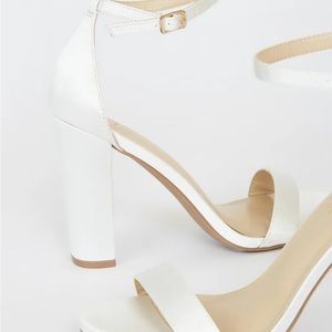 LULU'S WHITE BRIDAL/FORMAL HEELS. NEW